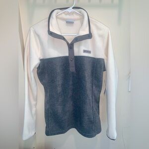 Columbia sweatshirt/jacket M NWT